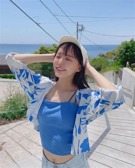 福田朱里さんのインスタグラム写真 福田朱里instagram 「ヤングマガジン撮影オフショット。 地球が、青すぎる🌎 ヤンマガグラビア