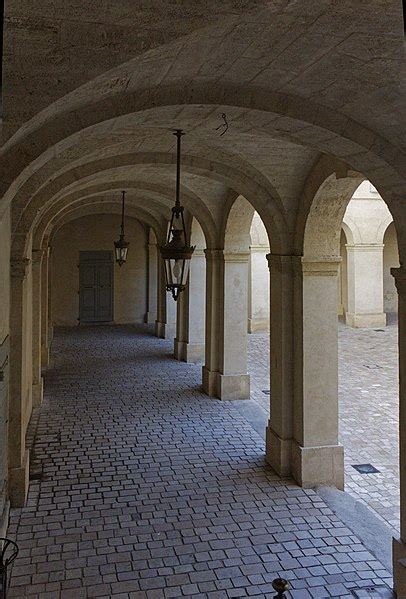 Hôtel de ville à Uzès PA00103259 Monumentum