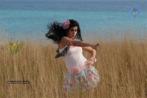 Tapsee Hot Gallery Photo 34 Of 52
