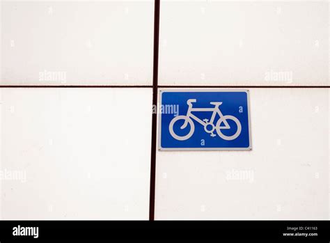 Blue Cycle Sign Hi Res Stock Photography And Images Alamy