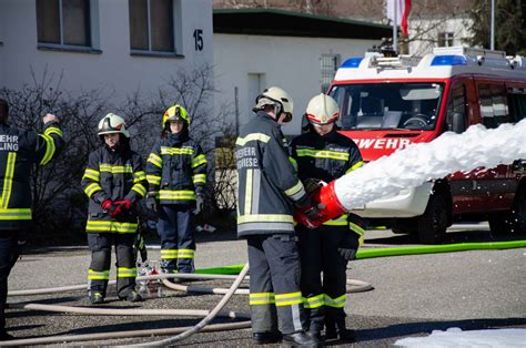 Neu Ausgebildete Feuerwehrmitglieder Bezirk Freistadt