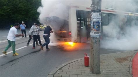 ALERTĂ Un autobuz în care se aflau călători a luat foc în Sibiu