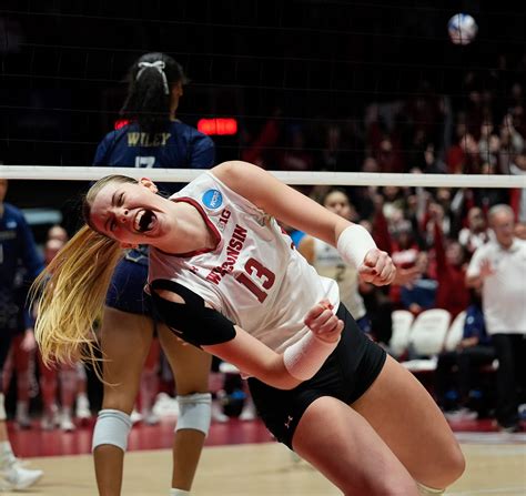 Watch Wisconsin volleyball vs Texas A&M tonight: Time, TV, streaming