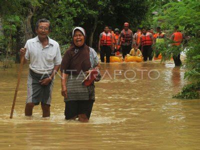 Bencana Banjir Di Pati Antara Foto