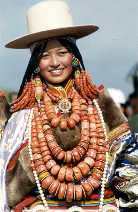 Khampa Woman Tibet World Cultures Women Traditional Attire