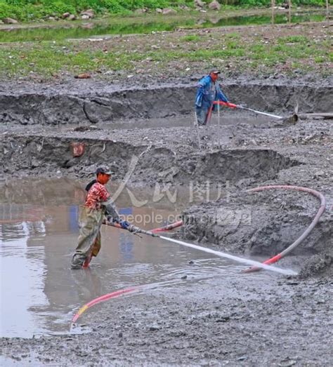 浙江玉环：河道清淤 人民图片网