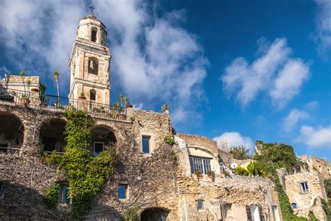 Si trova in Liguria ed è uno dei borghi medievali più pittoreschi