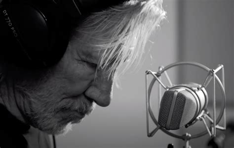 Roger Waters Shares New Studio Version Of Pink Floyd S The Gunner S Dream