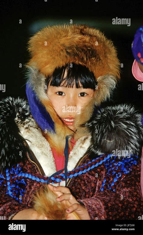 Inuit Girls From Nuiqsut In The Extreme North Of Alaska In The Arctic