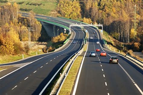 Conduire sur une route en pente 6 règles à respecter M Mécanique 360