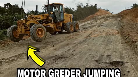 Detik Detik Motor Grader Rusak Mesin Sampai Di Tarik Excavator 300