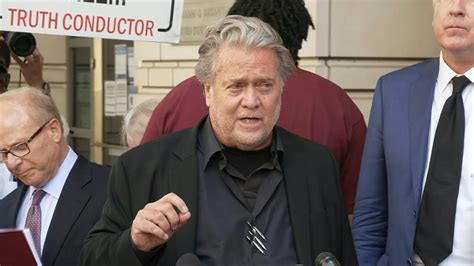 Steve Bannon é condenado por obstruir investigação de ataque ao