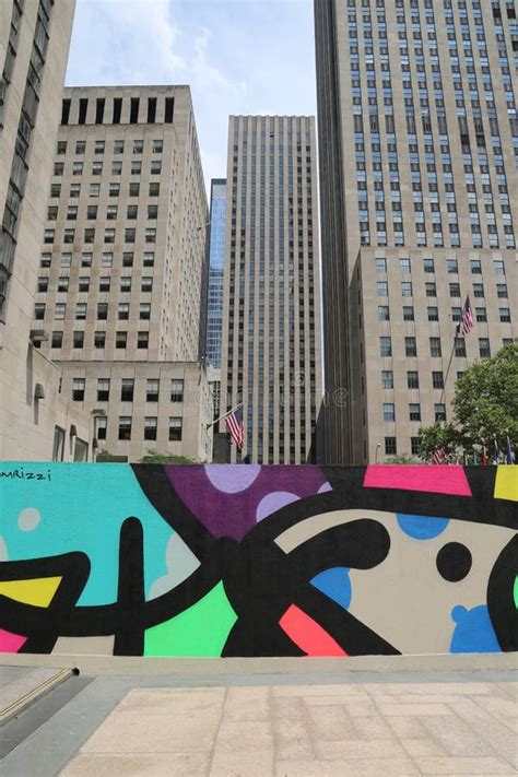 Mural Art at Rockefeller Plaza in Midtown Manhattan Mural Art at ...