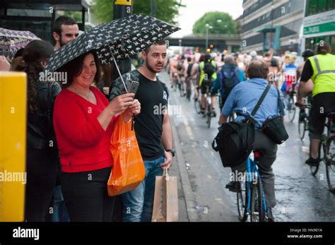 World Naked Bike Ride Manchester 2016 Teilnehmer Stockfotografie Alamy