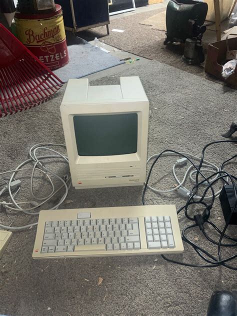 Vintage Apple M5011 Macintosh SE Desktop Computer With Mouse And