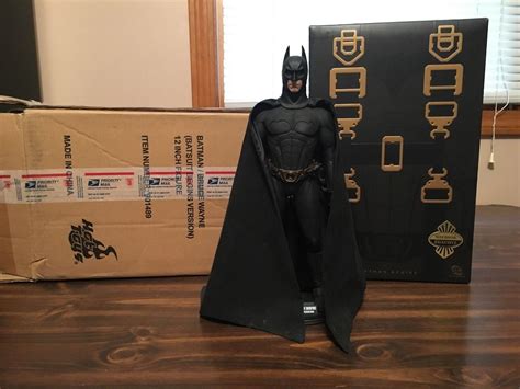 Hot Toys Mms Batman Begins Batsuit Bruce Wayne Dark Knight Rises W