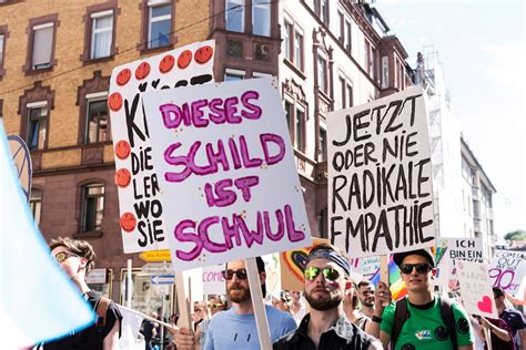 CSD Parade Bewegung Für Radikale Empathie