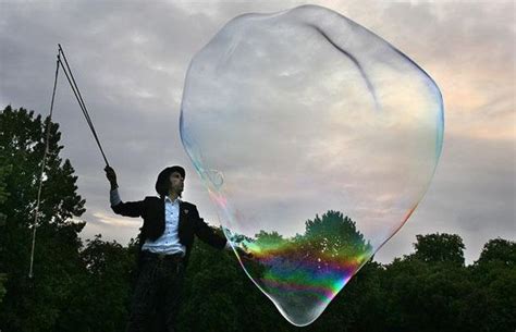 The biggest soap bubbles in the world (13 pics) - Izismile.com