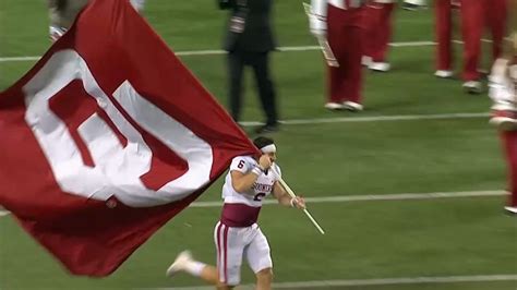 Baker Mayfield Plants Ou Flag Youtube