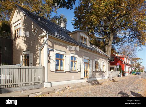 Holzhaus Auf Der Daugava Insel Kipsala Rigalettland Latvija