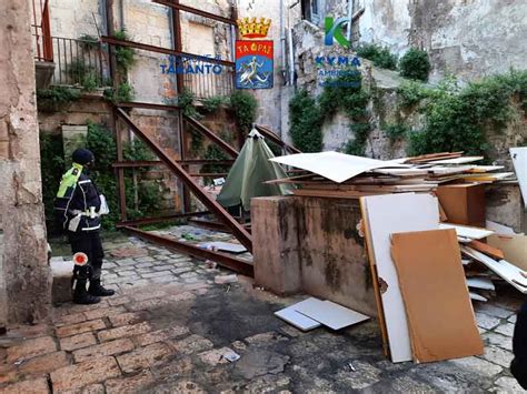 Taranto Rimosse Cataste Di Legname Destinate Ai Fal Di San Giuseppe