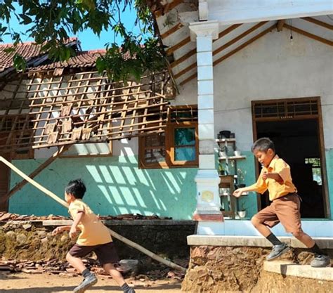 Puluhan Siswa SDN Di Ponorogo Dihantui Rasa Takut Bangunan Roboh Saat