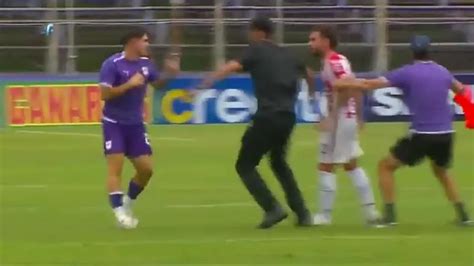 Escándalo En El Fútbol Uruguayo El Partido Entre Defensor Sporting Y