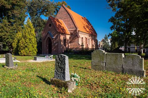 Byczyna W Pier Cieniu Ceglanych Mur W Sekulada