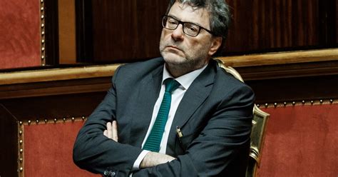 Giorgetti Si Scaglia Contro La Burocrazia La Scannocrazia Tormenta