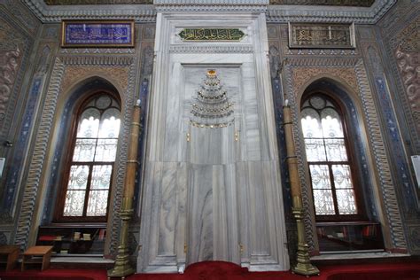 Pertevniyal Valide Sultan Camii Konumu Fotoğrafları ve Hakkındaki