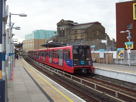 Greenwich Dlr Platforms With A Train For Lewisham The Mai Flickr