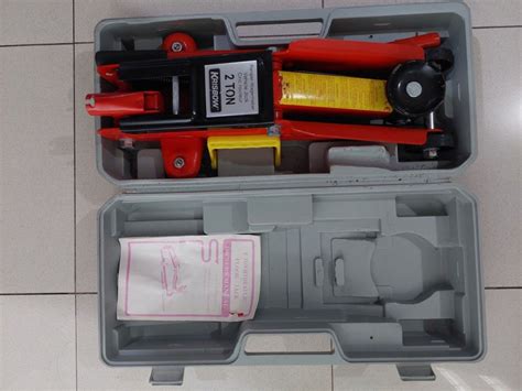 Dongkrak Buaya Roda 2 Ton Hydraulic Jack 2 Ton Krisbow KW0500039