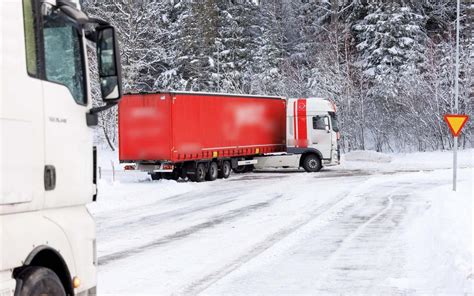 Snöovädret har dragit in över Kungälv följ utvecklingen här