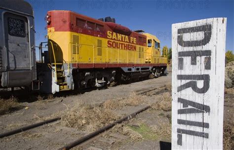 Usa New Mexico Santa Fe Old Santa Fe Southern Railway Engine Beside