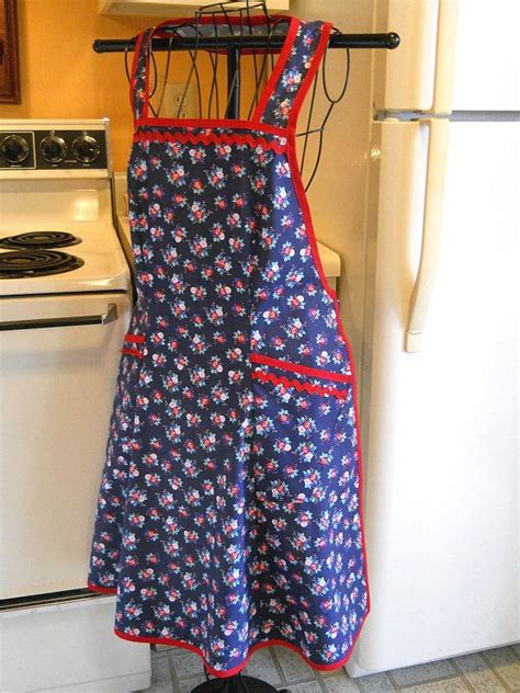 Vintage 1940 S Style Full Apron In Blue And Red Floral Etsy 1940s