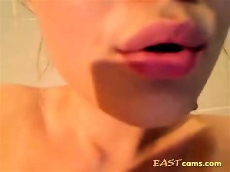 Hot Live Dildo Play On Tub On Webcam