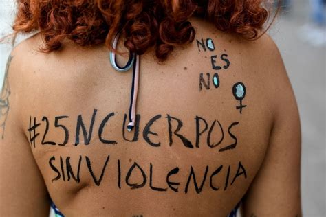 Mujeres De Todo El Mundo Se Manifiestan Contra La Violencia De Género