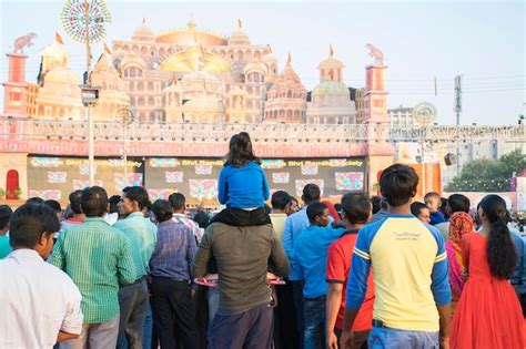 Premium Photo Crowd In City