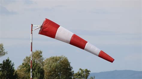 Des rafales jusqu à 120 km h des vents violents et des précipitations