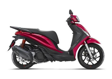 Piaggio-Medley-S-125-E5-Rosso-Atlas-Right.jpg