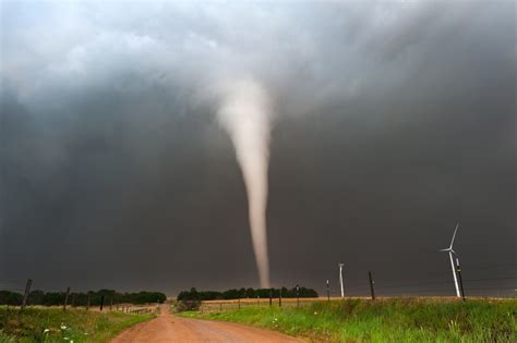 Tornado in Wuppertal Video zeigt Wetter Wahnsinn Windhose reißt ganze