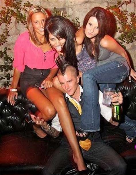 Hot Chicks With Douchebags 25 Pics