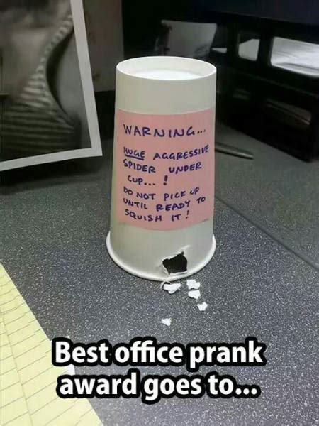 Best office prank ever. - RealFunny