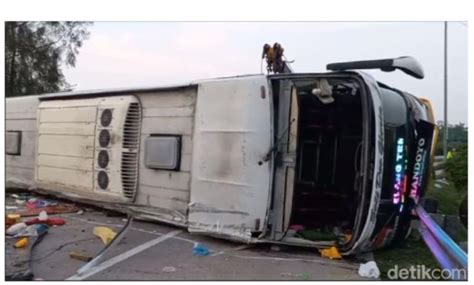 Tragedi Di Tol Cipali Orang Meninggal Dalam Kecelakaan Bus Dari