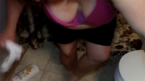 性感的 bbw 淋浴与她的新振动器 xHamster