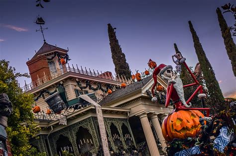 Haunted Mansion Christmas Disney Disneyland Halloween Hanuted