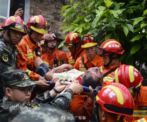 武警官兵758人奋战四川宜宾抗震一线 救出6名群众