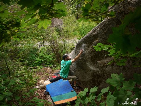 Bikini V4 Topless Boulder