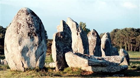 France des menhirs détruits à Carnac pour faire place à un magasin de