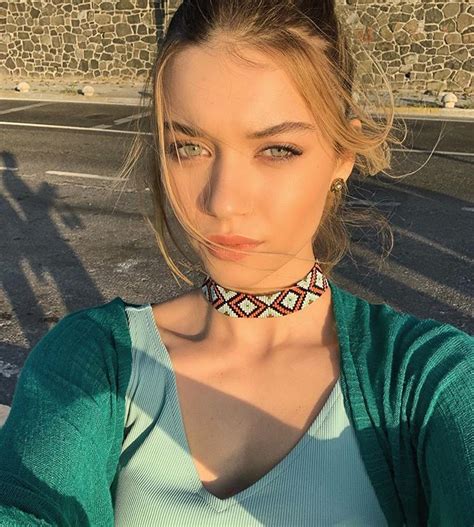 Afra Saraçoğlu afrasaracoglu Photos et vidéos Instagram Afra